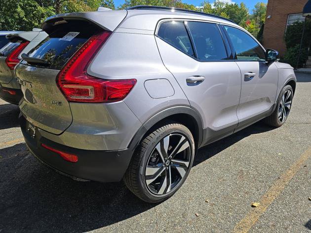 Used 2026 Volvo XC40 B5 Plus AWD/4WD image 6