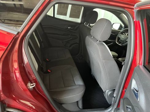 Used 2024 Chevrolet Trax RS FWD image 21