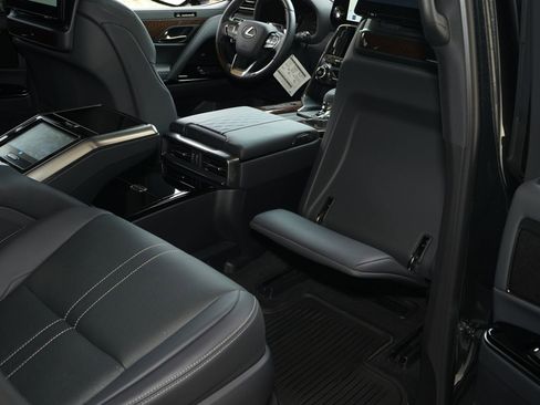 Used 2026 Lexus LX 700h Ultra Luxury AWD/4WD image 18