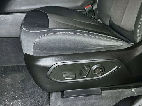 Used 2023 Jeep Grand Cherokee Laredo AWD/4WD image 16