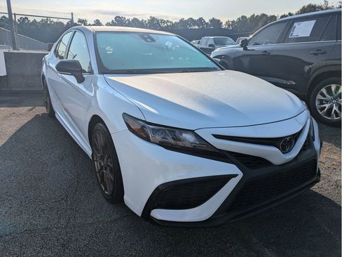 Used 2023 Toyota Camry SE image 4
