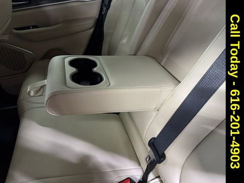 Used 2024 Jeep Grand Cherokee Limited w/ Black Appearance Package image 19