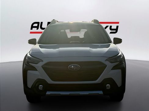 Used 2025 Subaru Outback Limited AWD/4WD image 2