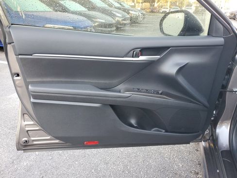 Used 2023 Toyota Camry SE image 14