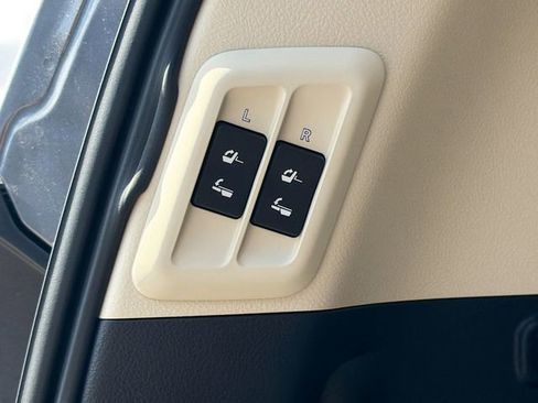 Used 2022 Lexus GX 460 Premium w/ Premium Plus Package AWD/4WD image 13