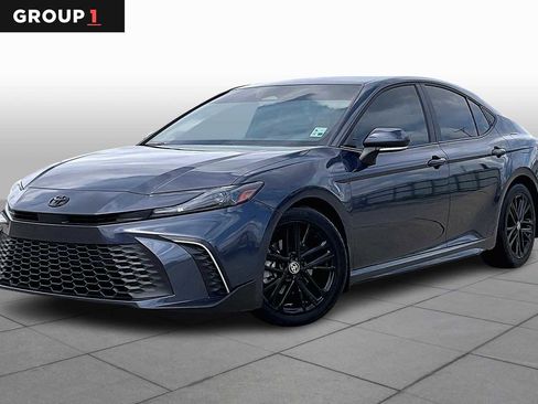 Used 2026 Toyota Camry SE w/ Convenience Package image 1