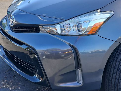 Used 2017 Toyota Prius V Four w/ Carpet Mat Package FWD image 32