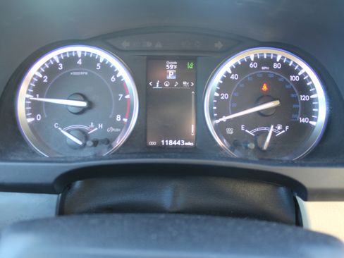 Used 2016 Toyota Highlander Limited image 32