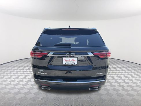 Used 2023 Chevrolet Traverse Premier FWD image 5