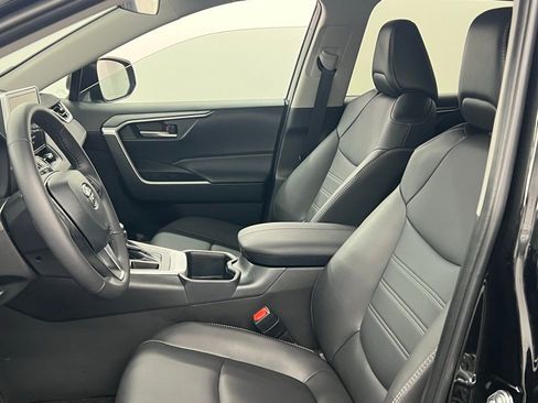 Used 2025 Toyota RAV4 XLE Premium image 8