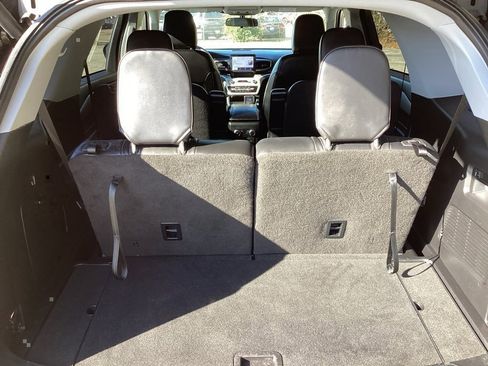 Used 2021 Ford Explorer XLT w/ Equipment Group 202A image 10