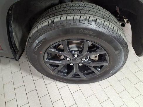 Used 2024 Jeep Grand Cherokee Altitude image 6