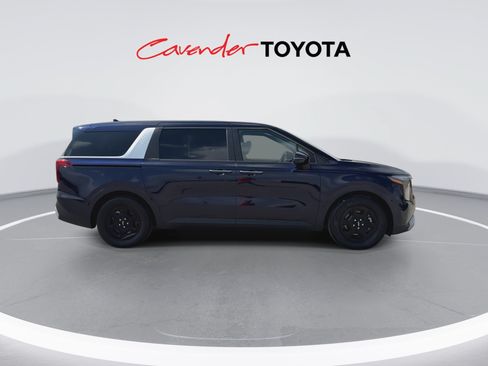 Used 2026 Kia Carnival FWD image 9