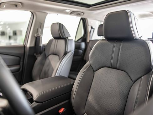 Used 2025 Honda Pilot Elite image 18