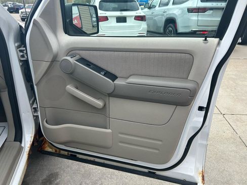 Used 2006 Ford Explorer XLT AWD/4WD image 16