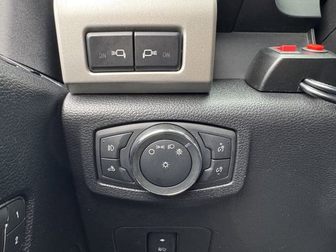 Used 2019 Ford F250 Lariat w/ Chrome Package image 22