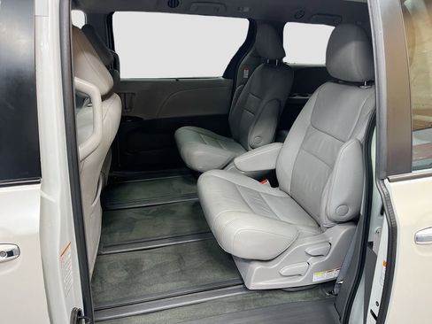 Used 2017 Toyota Sienna XLE AWD/4WD image 24