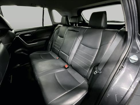 Used 2020 Toyota RAV4 XLE Premium FWD image 19