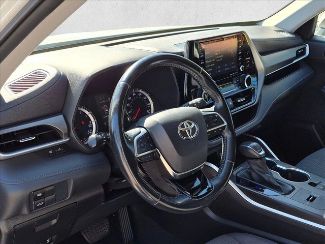 Used 2021 Toyota Highlander LE FWD image 9