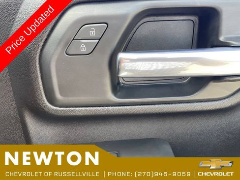 Used 2022 Chevrolet Silverado 2500 Custom w/ Custom Value Package AWD/4WD image 24