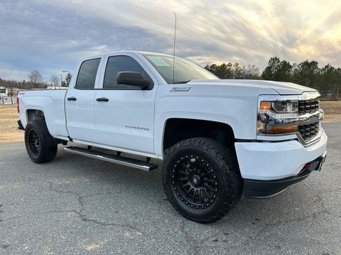 Used 2018 Chevrolet Silverado 1500 W/T AWD/4WD image 2
