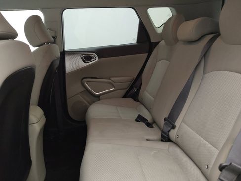 Used 2021 Kia Soul LX image 18