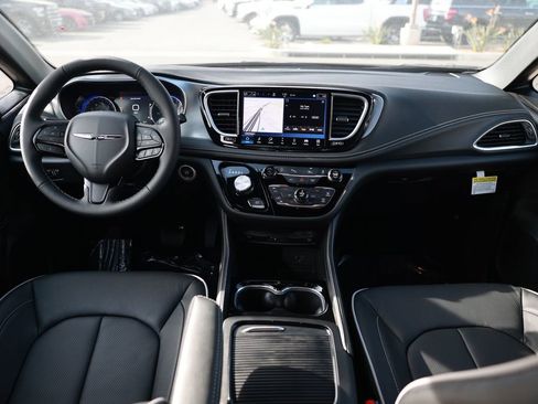 New 2026 Chrysler Pacifica Limited image 20