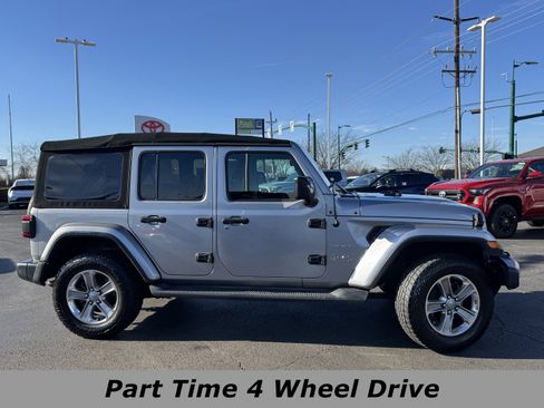 Used 2018 Jeep Wrangler Unlimited Sahara image 2
