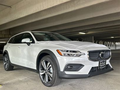 New 2026 Volvo V60 B5 Cross Country Plus w/ Protection Package Premier