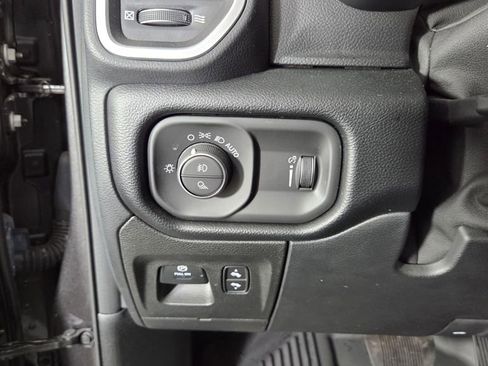 Used 2021 RAM 1500 Big Horn image 18