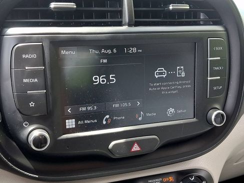 Used 2025 Kia Soul LX w/ LX Technology Package FWD image 16