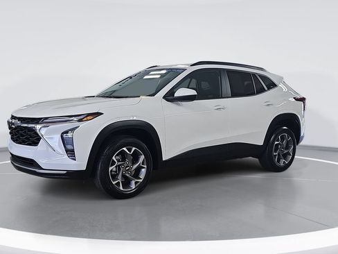 Certified 2024 Chevrolet Trax LT w/ Driver Confidence Package FWD image 9