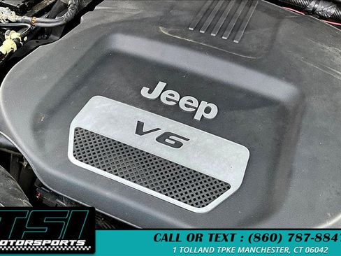 Used 2018 Jeep Wrangler Unlimited Sahara AWD/4WD image 35