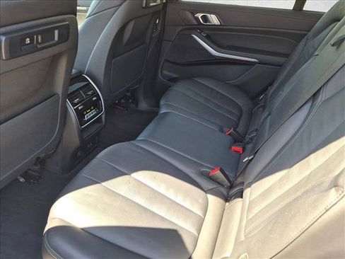 Used 2022 BMW X7 xDrive40i w/ Premium Package AWD/4WD image 17