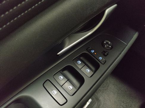 Used 2025 Hyundai Elantra SEL image 27