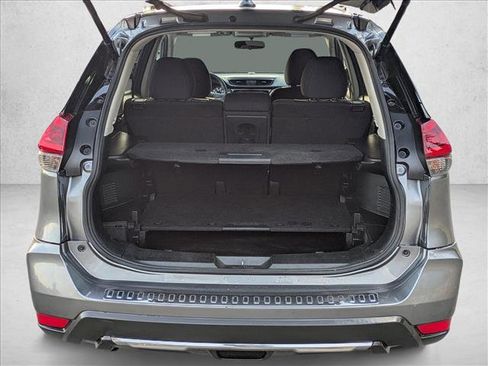 Used 2018 Nissan Rogue SV image 6