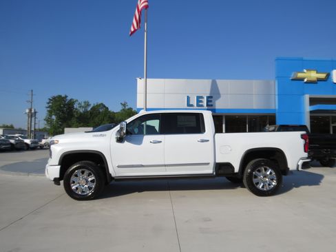 New 2026 Chevrolet Silverado 2500 High Country w/ High Country Premium Package AWD/4WD image 1