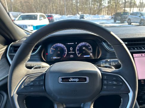 Used 2025 Jeep Grand Cherokee L Limited w/ Black Appearance Package image 12