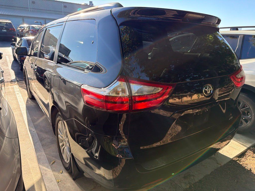 Used 2015 Toyota Sienna XLE w/ XLE Navigation Package FWD image 4