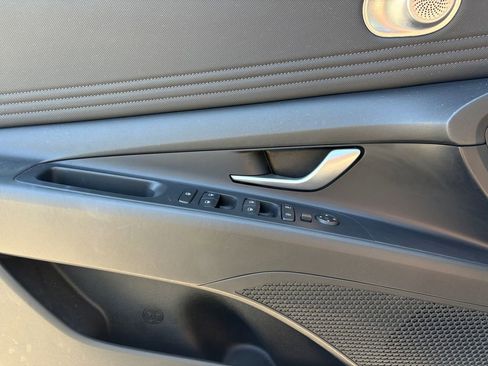 Used 2022 Hyundai Elantra SEL w/ Convenience + Premium Package image 11