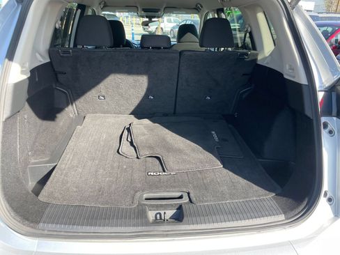 Used 2025 Nissan Rogue SV FWD image 33