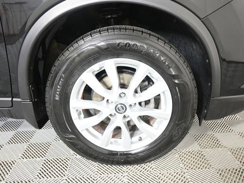 Used 2018 Nissan Rogue SV w/ Sun & Sound Touring Package AWD/4WD image 11