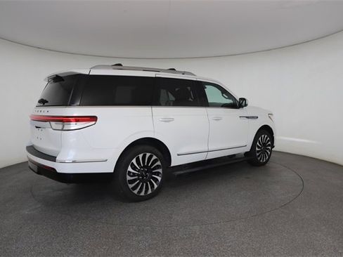 Used 2024 Lincoln Navigator Black Label image 19