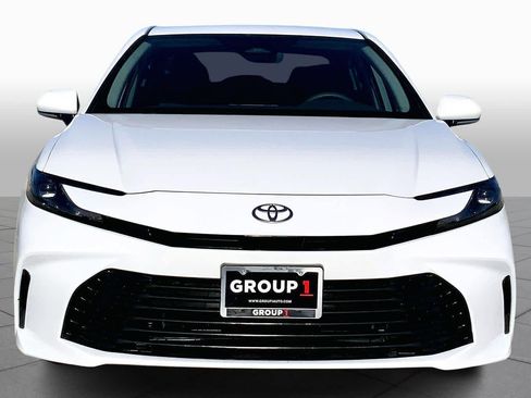 Used 2026 Toyota Camry LE w/ Convenience Package image 4