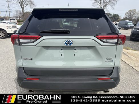 Used 2021 Toyota RAV4 XLE Premium image 4