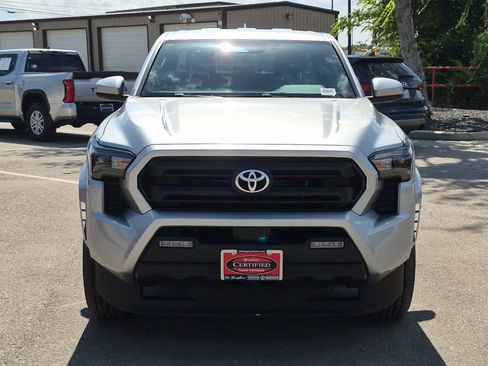 Certified 2025 Toyota Tacoma SR5 AWD/4WD image 8