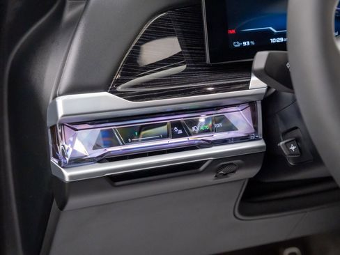 New 2025 BMW i7 M70 image 19