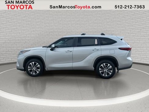 Certified 2024 Toyota Highlander XLE image 8