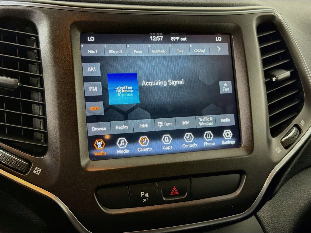 Used 2020 Jeep Cherokee Trailhawk w/ Cold Weather Group AWD/4WD image 17