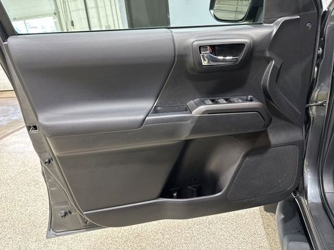 Used 2023 Toyota Tacoma TRD Sport image 12